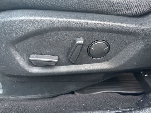 Used 2019 Ford Explorer XLT AWD/4WD image 10