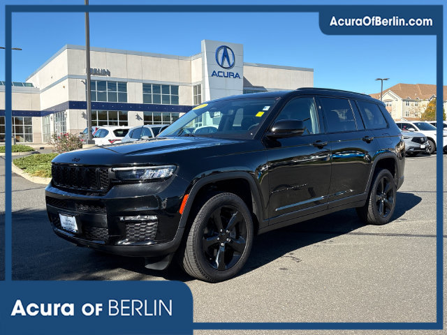Used 2023 Jeep Grand Cherokee L Limited w/ Black Appearance Package AWD/4WD image 1
