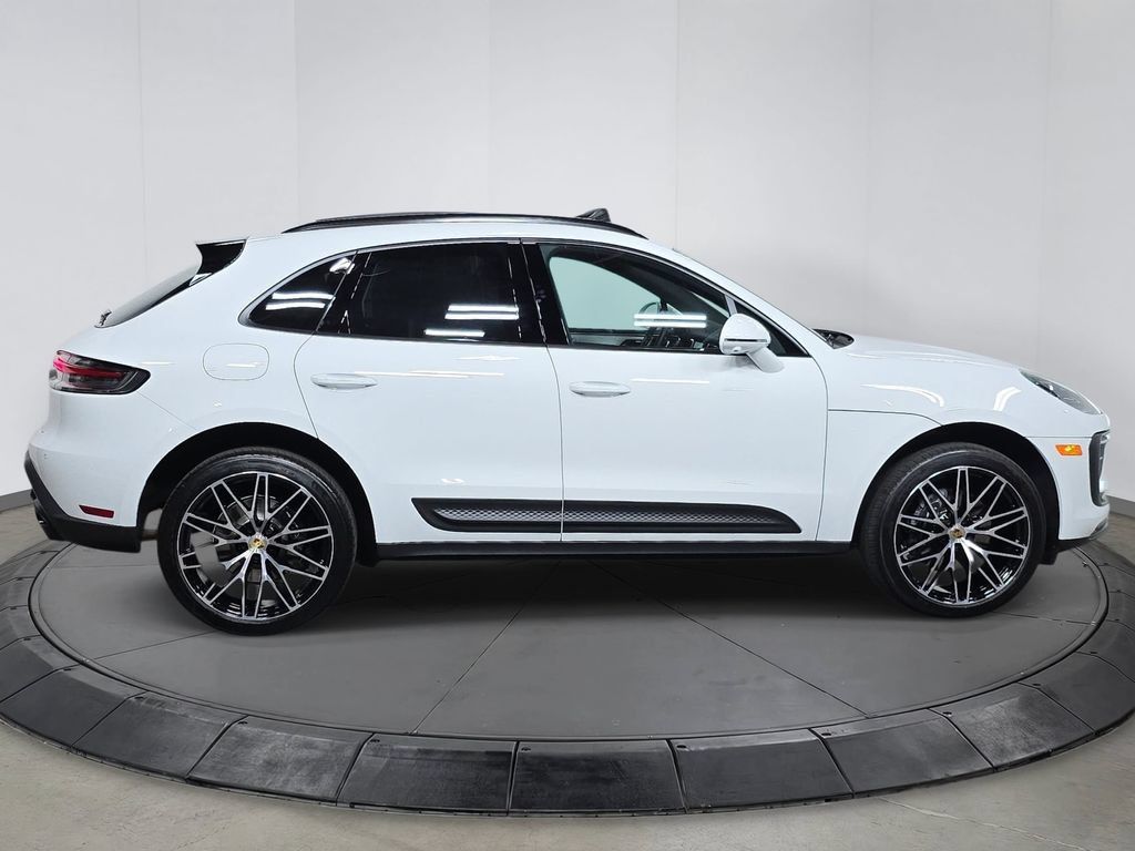 Certified 2026 Porsche Macan AWD/4WD image 8
