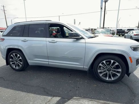 Used 2023 Jeep Grand Cherokee L Limited AWD/4WD image 9