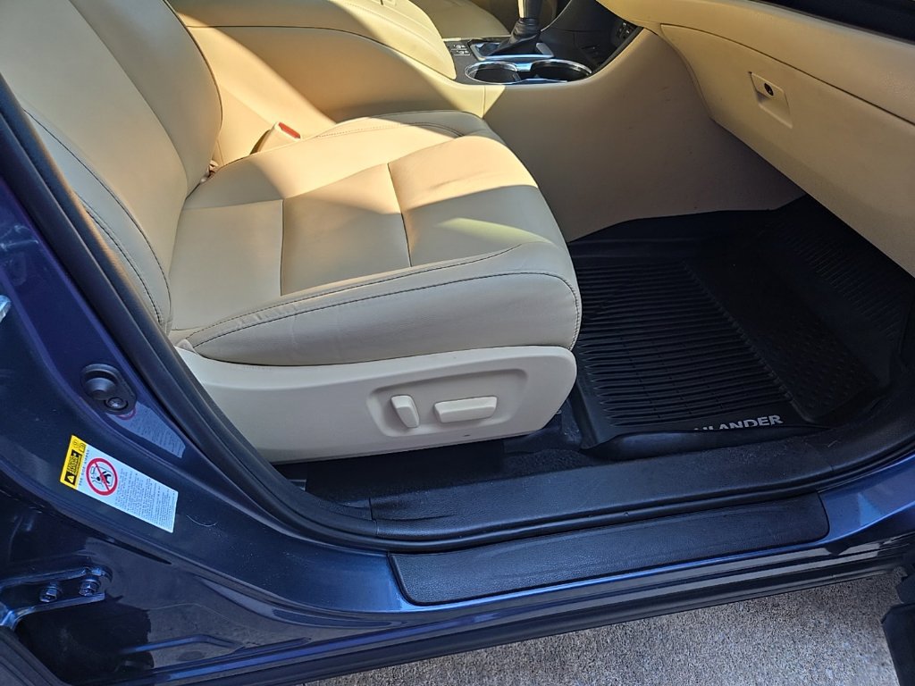 Used 2019 Toyota Highlander XLE FWD image 70