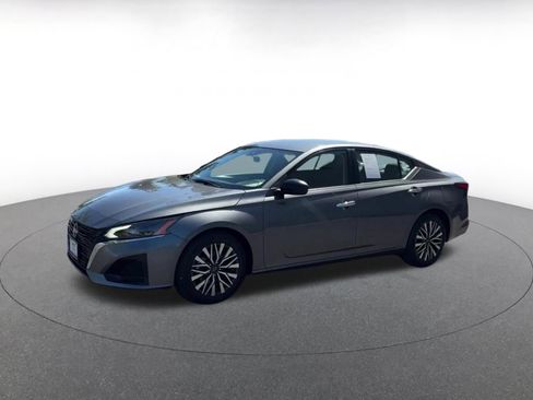 Used 2025 Nissan Altima 2.5 SV image 8