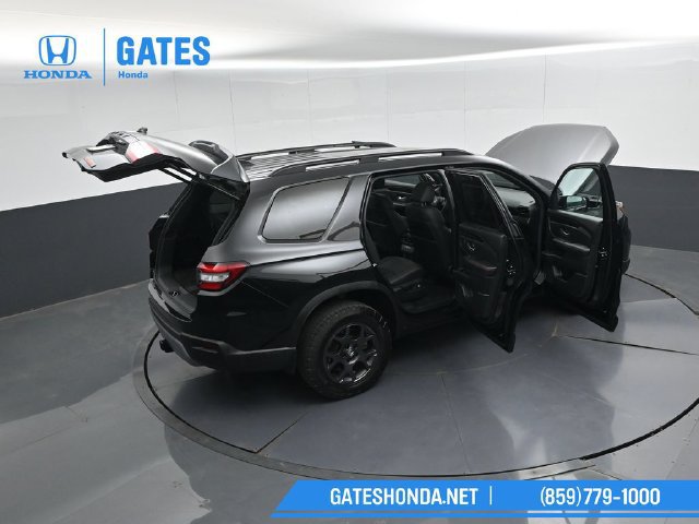 Used 2025 Honda Pilot TrailSport image 55