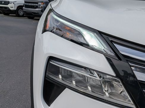 Used 2025 Nissan Rogue SV image 12