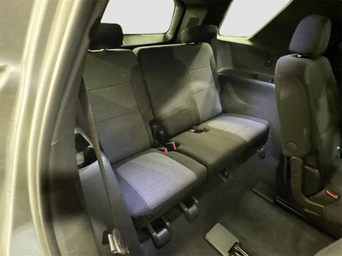 Used 2023 Chevrolet Traverse LT w/ Midnight/Sport Edition image 25