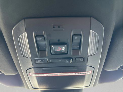 Used 2021 Toyota Highlander XSE FWD image 33