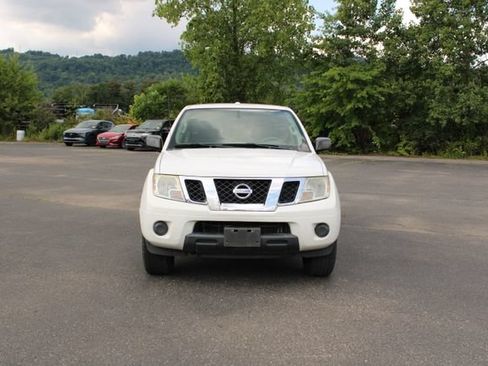 Used 2015 Nissan Frontier SV AWD/4WD image 1