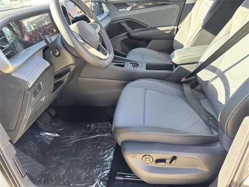 New 2026 Volkswagen Tiguan SE image 13