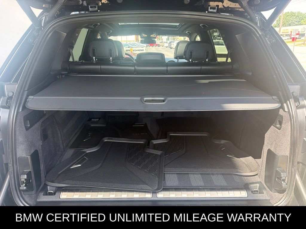 Used 2025 BMW X5 xDrive50e w/ Premium Package AWD/4WD image 9