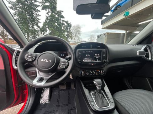 Used 2025 Kia Soul LX w/ LX Technology Package image 33