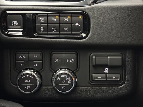 New 2026 GMC Yukon Denali w/ Denali Reserve Package AWD/4WD image 26