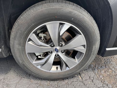 Certified 2025 Subaru Ascent Premium AWD/4WD image 9