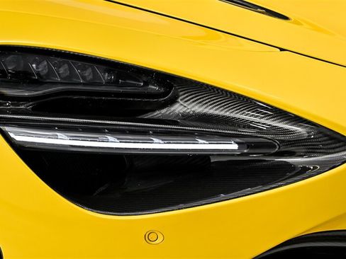 Used 2020 McLaren 720S Spider RWD image 3