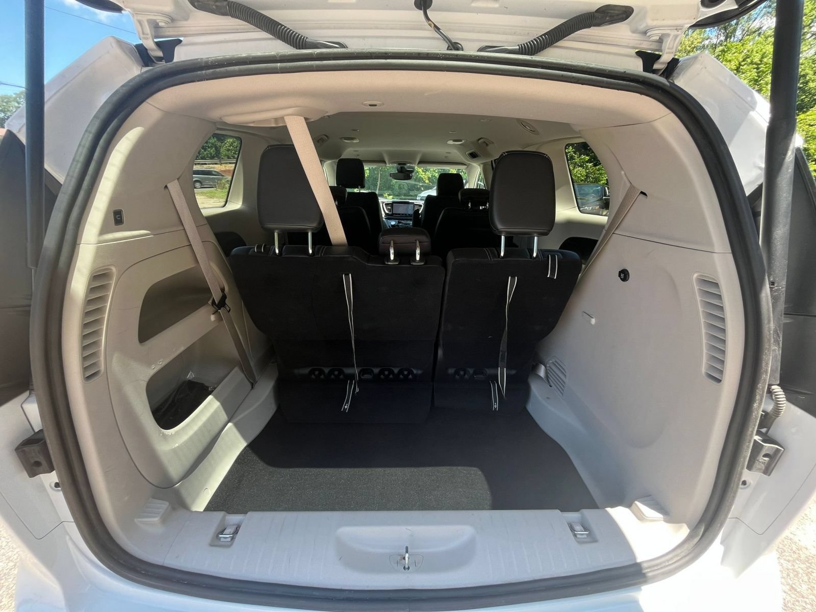 Used 2024 Chrysler Pacifica Touring-L FWD image 32