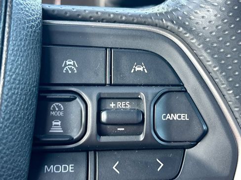 Certified 2025 Toyota 4Runner SR5 AWD/4WD image 17
