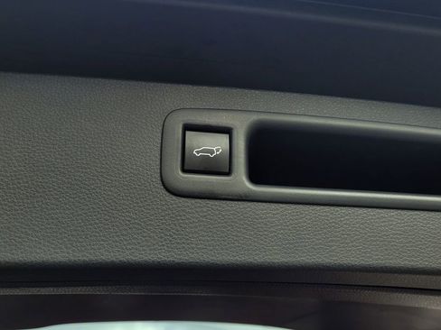 Used 2022 Toyota Highlander XLE image 34