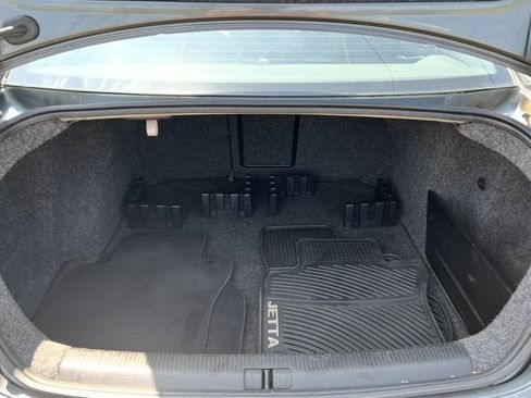 Used 2010 Volkswagen Jetta SE FWD image 13
