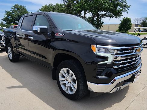 Used 2023 Chevrolet Silverado 1500 LTZ w/ Z71 Off-Road Package AWD/4WD image 3