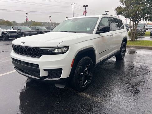 New 2025 Jeep Grand Cherokee L Altitude image 3