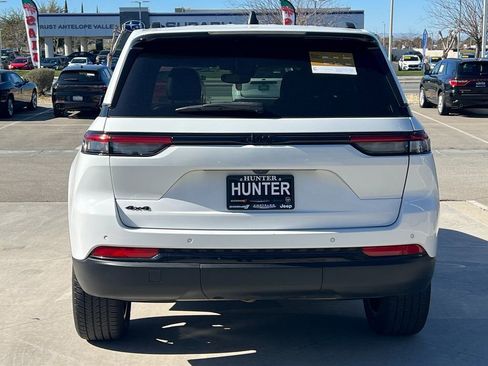 Certified 2023 Jeep Grand Cherokee Altitude image 7