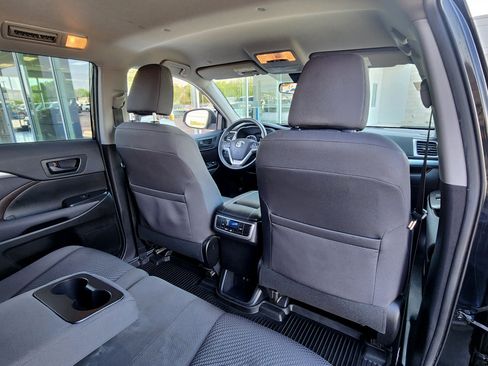 Used 2019 Toyota Highlander LE FWD image 44