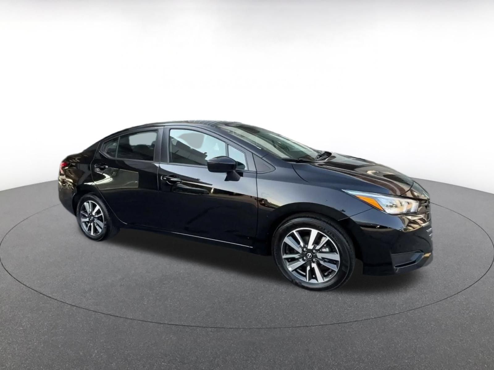 Used 2025 Nissan Versa SV FWD image 2