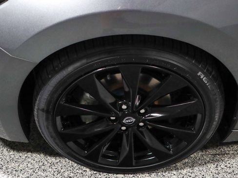 Used 2023 Nissan Maxima SR w/ Sport Mat Group FWD image 11