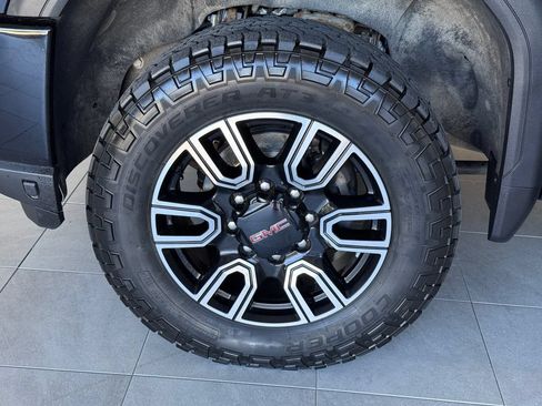 Used 2023 GMC Sierra 2500 AT4 w/ AT4 Premium Plus Package AWD/4WD image 4
