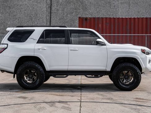 Used 2022 Toyota 4Runner TRD Off-Road AWD/4WD image 9