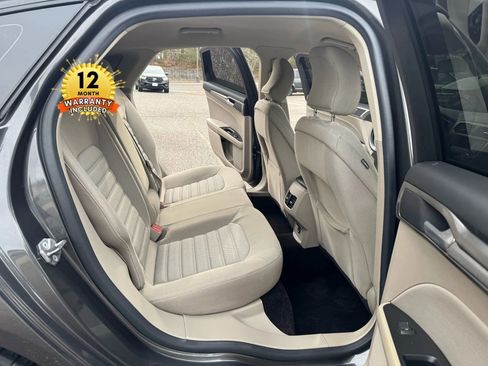 Used 2017 Ford Fusion SE image 18