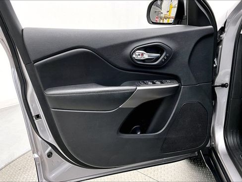 Used 2020 Jeep Cherokee Limited AWD/4WD image 17