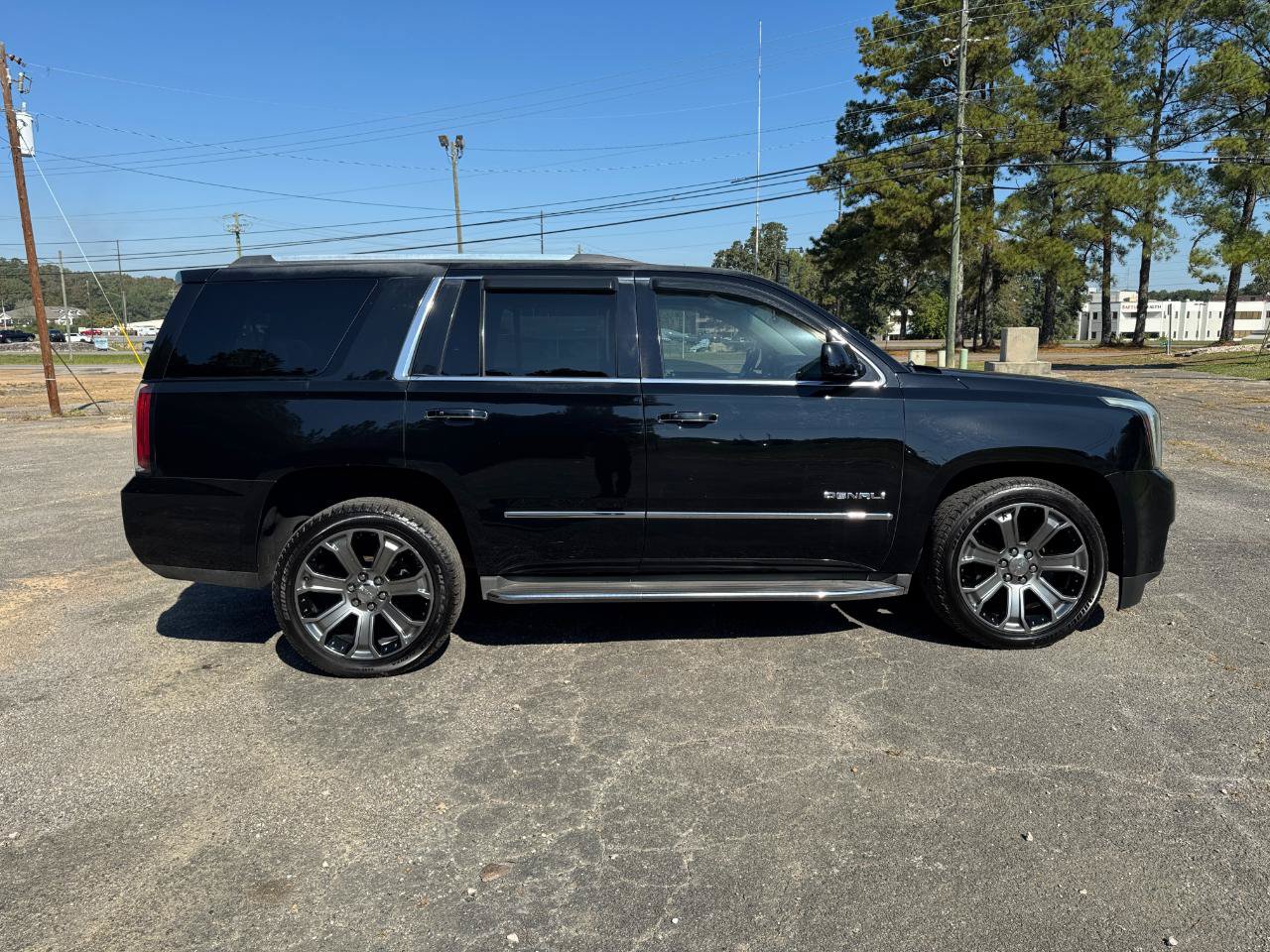 Used 2015 GMC Yukon Denali w/ Open Road Package RWD image 2