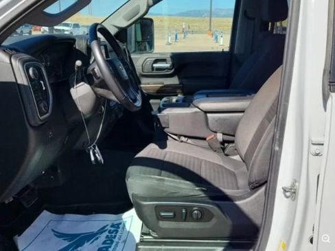 Used 2022 Chevrolet Silverado 2500 LT w/ Convenience Package AWD/4WD image 3