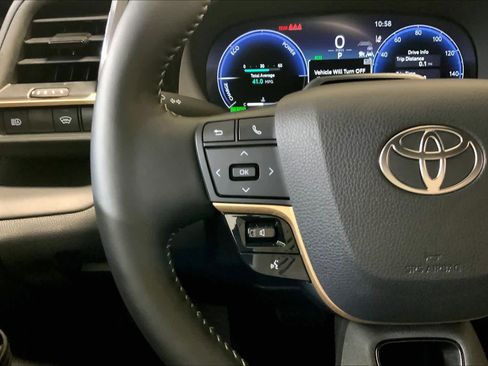 Used 2025 Toyota Crown Limited w/ Advanced Technology Package image 23