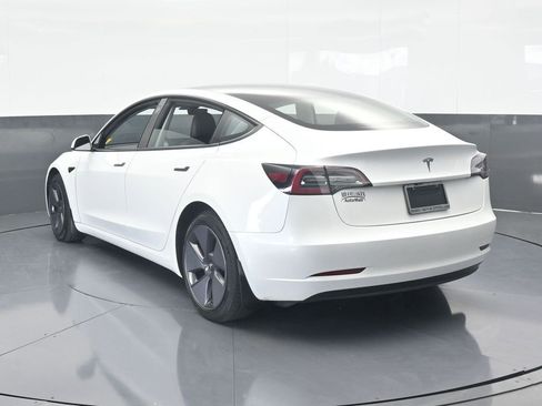 Used 2023 Tesla Model 3 Standard Range image 4