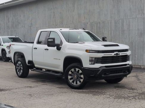 Used 2024 Chevrolet Silverado 2500 Custom w/ Custom Value Package AWD/4WD image 11