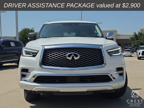 Used 2018 INFINITI QX80 4WD w/ Deluxe Technology Package image 2