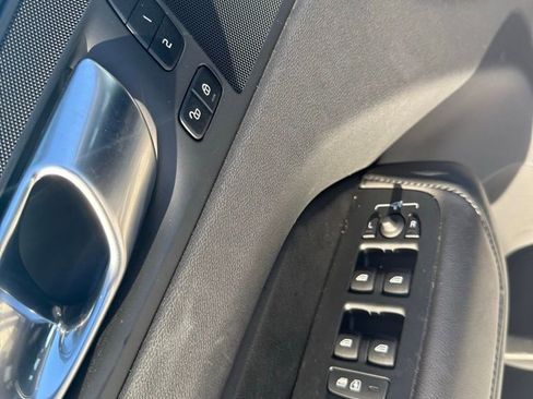 Used 2025 Volvo XC60 B5 Plus image 25