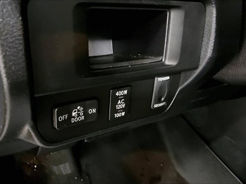 Used 2016 Toyota Tacoma Limited w/ Towing Package image 33