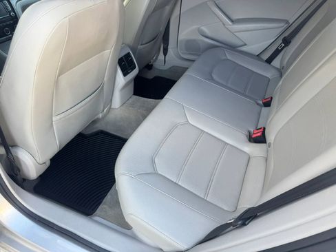 Used 2014 Volkswagen Passat TDI SE FWD image 18