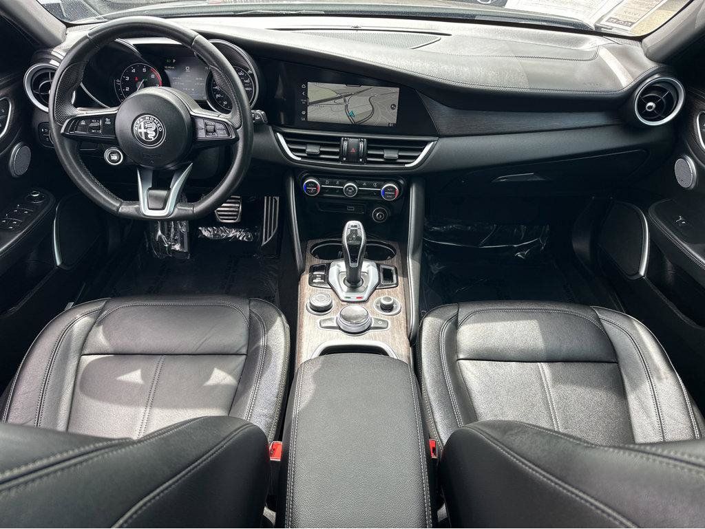 Used 2022 Alfa Romeo Giulia Ti AWD/4WD image 4