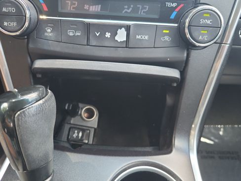 Used 2015 Toyota Camry XSE FWD image 29