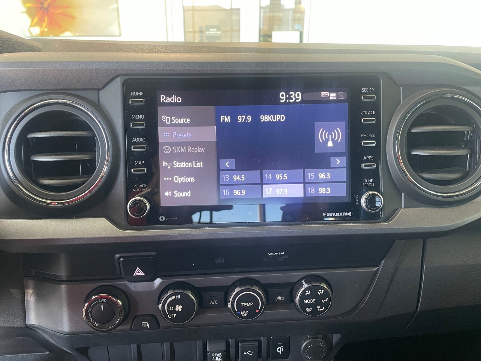 Used 2020 Toyota Tacoma TRD Off-Road AWD/4WD image 12