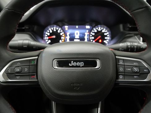 Used 2025 Jeep Compass Trailhawk AWD/4WD image 15