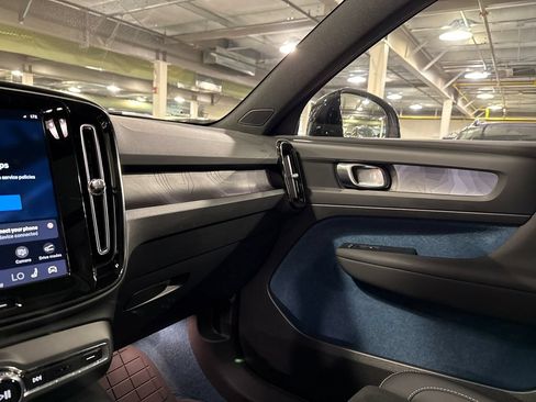 Used 2023 Volvo XC40 Recharge Plus w/ Protection Package Premier AWD/4WD image 19
