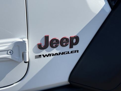Used 2024 Jeep Wrangler Unlimited Rubicon w/ Technology Group AWD/4WD image 8
