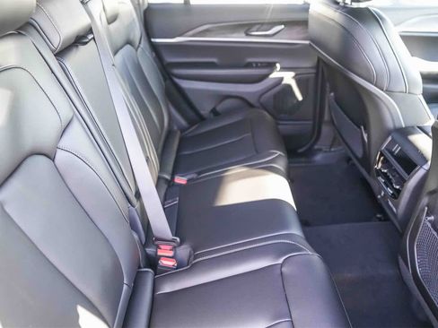 New 2025 Jeep Grand Cherokee Limited image 18