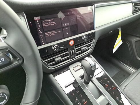 Certified 2026 Porsche Macan AWD/4WD image 28
