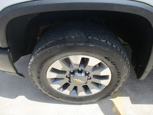 Used 2025 Chevrolet Silverado 2500 Custom w/ Custom Convenience Package AWD/4WD image 3