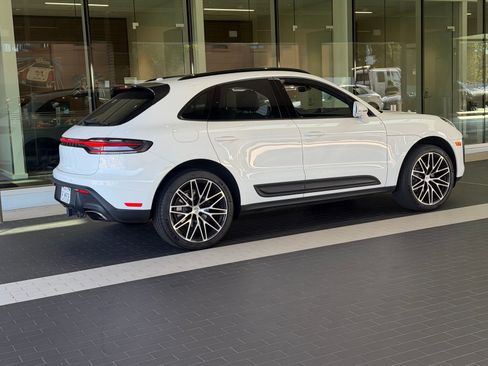 Certified 2023 Porsche Macan AWD/4WD image 7
